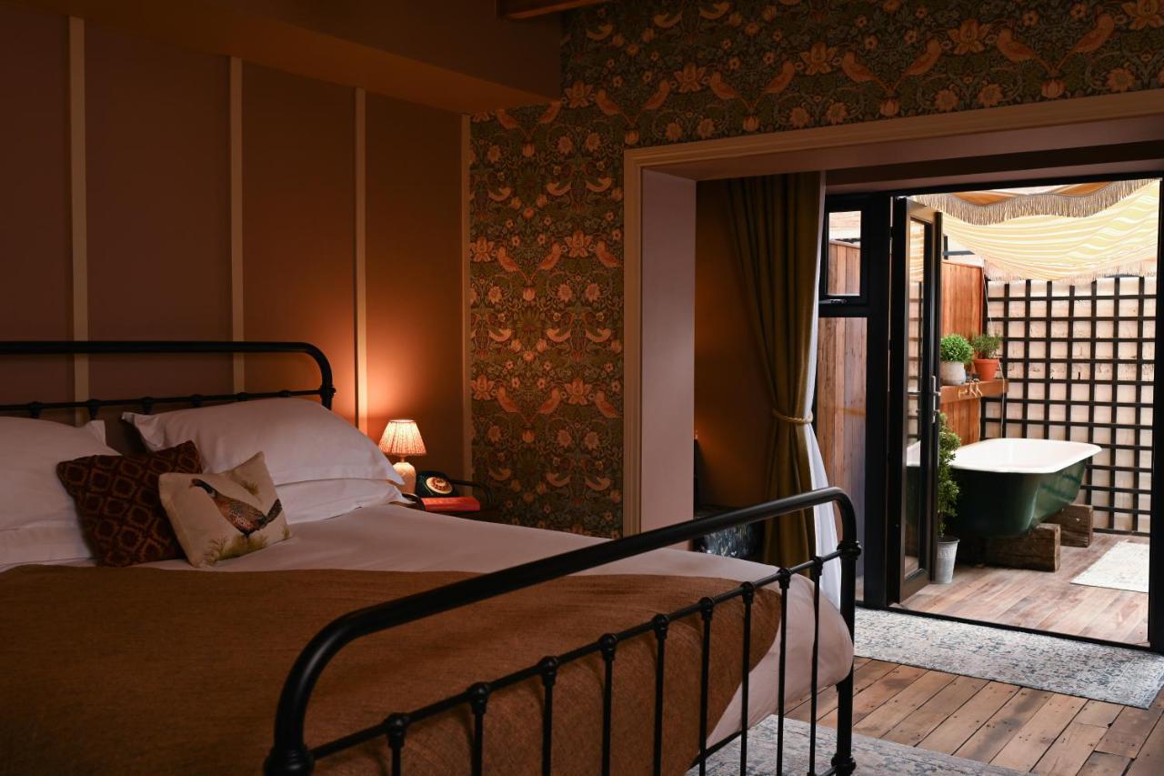 The Rabbit Hotel & Retreat Templepatrick Exterior foto